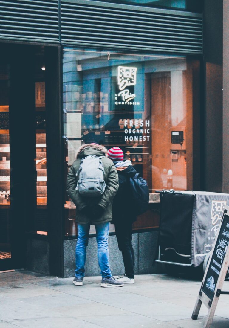 Photo "The guide to marketing through loyalty rewards ads to retain customers"